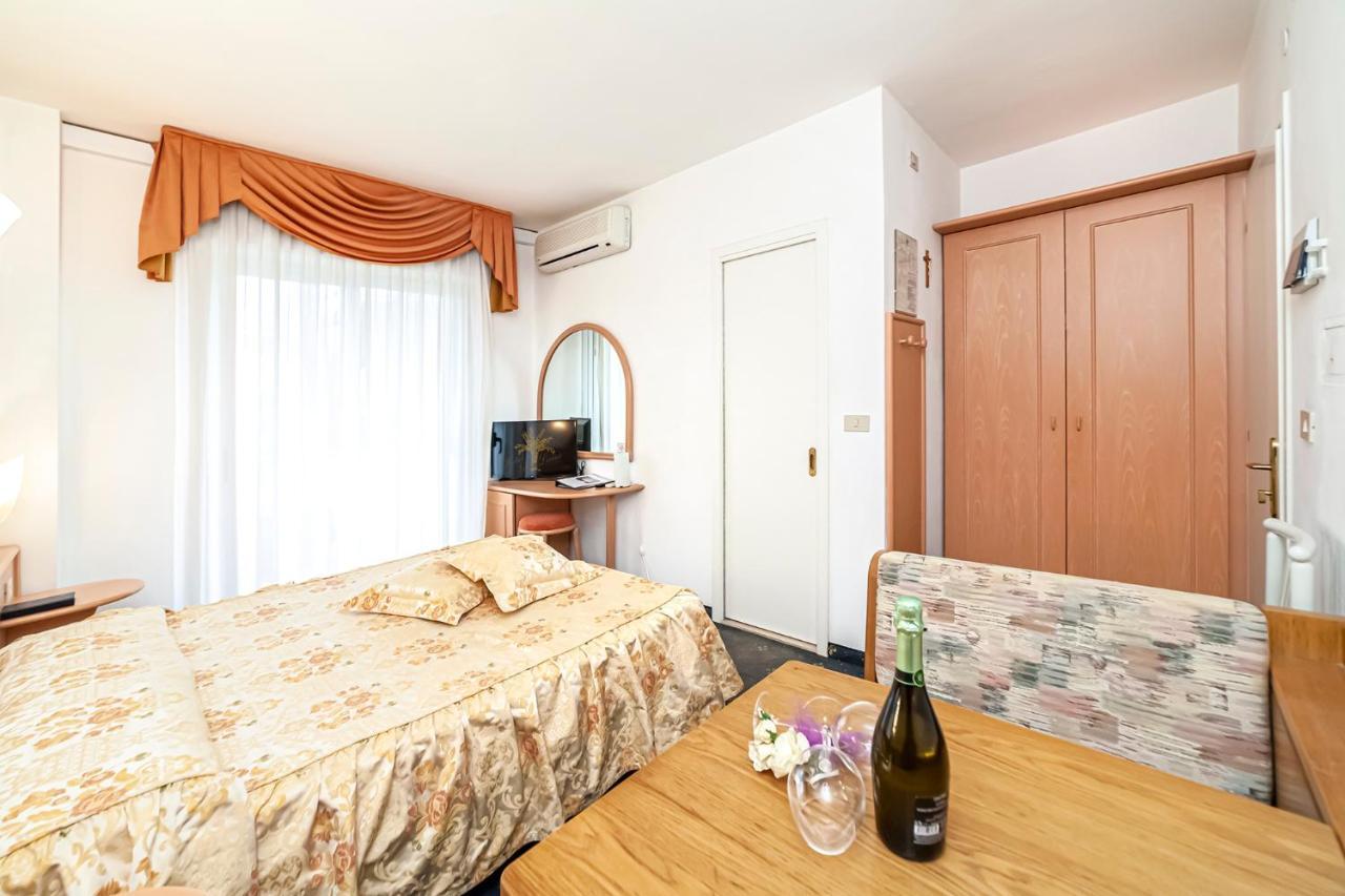 Hotel Villa Luisa Λινιάνο Σαμπιαντόρο Εξωτερικό φωτογραφία