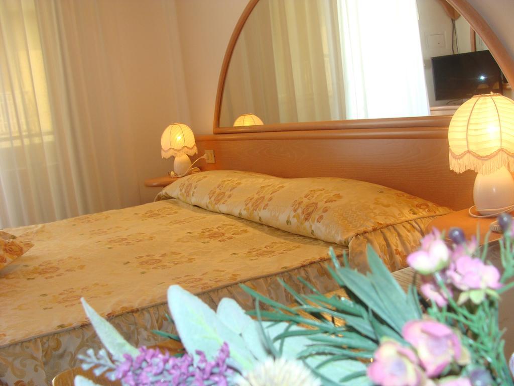 Hotel Villa Luisa Λινιάνο Σαμπιαντόρο Εξωτερικό φωτογραφία